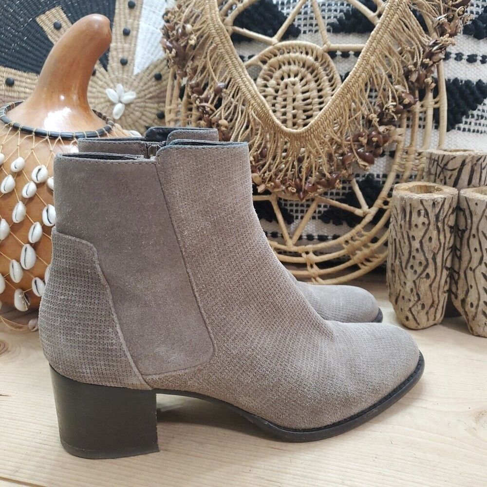 AQUATALIA Tisha Womens 8 Ankle Bootie Boots Weatherproof Suede Gray Italy